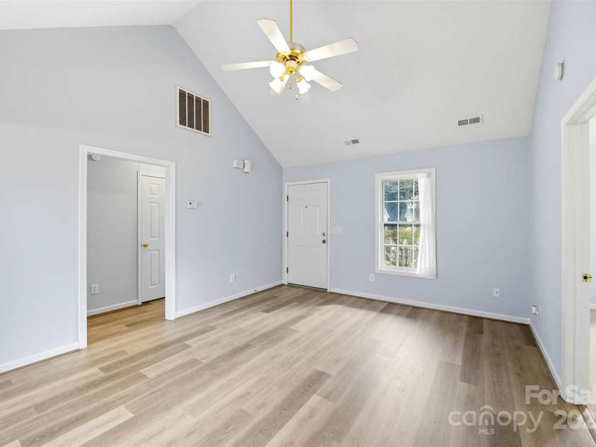 2290 Kestrel Drive, Rock Hill, SC 29732.  MLS# CAR4299234, YatesRealty ID 16281. Living Room