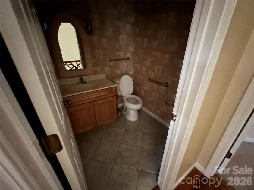 94 Blackberry Trail, Sapphire, NC 28774.  MLS# CAR4352189, YatesRealty ID 16281. Half Bath