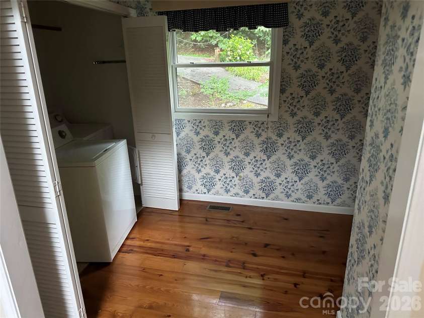 94 Blackberry Trail, Sapphire, NC 28774.  MLS# CAR4352189, YatesRealty ID 16281. Laundry