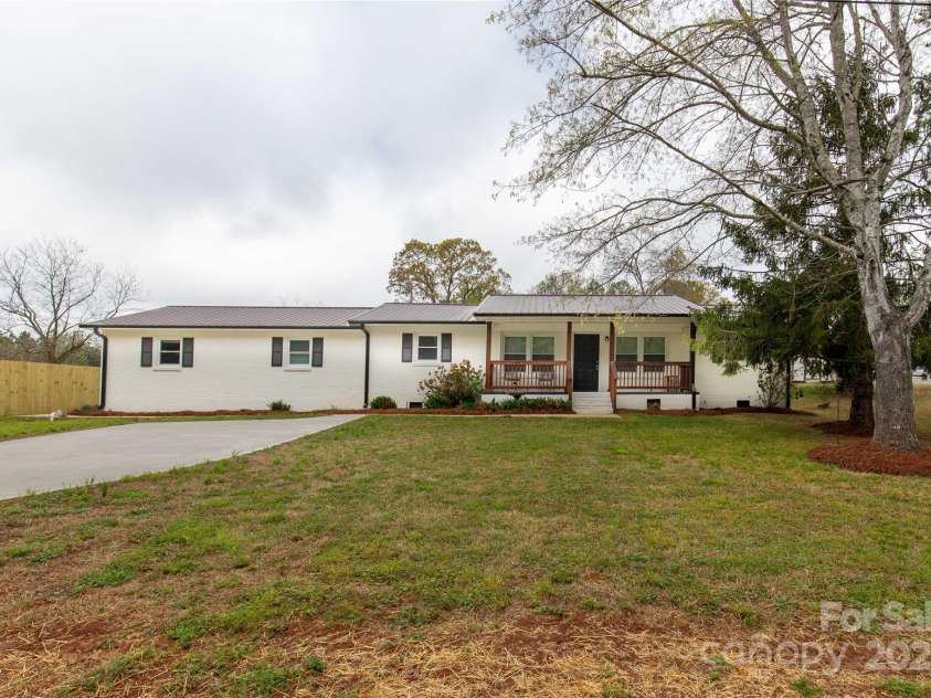 6057 Highway 97 Highway, Hickory Grove, SC 29717.  MLS# CAR4241552, YatesRealty ID 16282. 