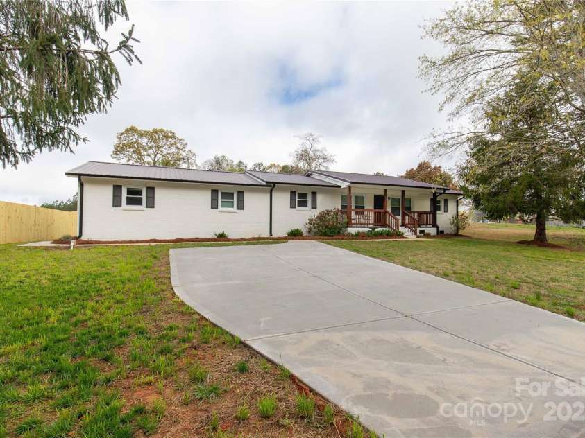 6057 Highway 97 Highway, Hickory Grove, SC 29717.  MLS# CAR4241552, YatesRealty ID 16282. 