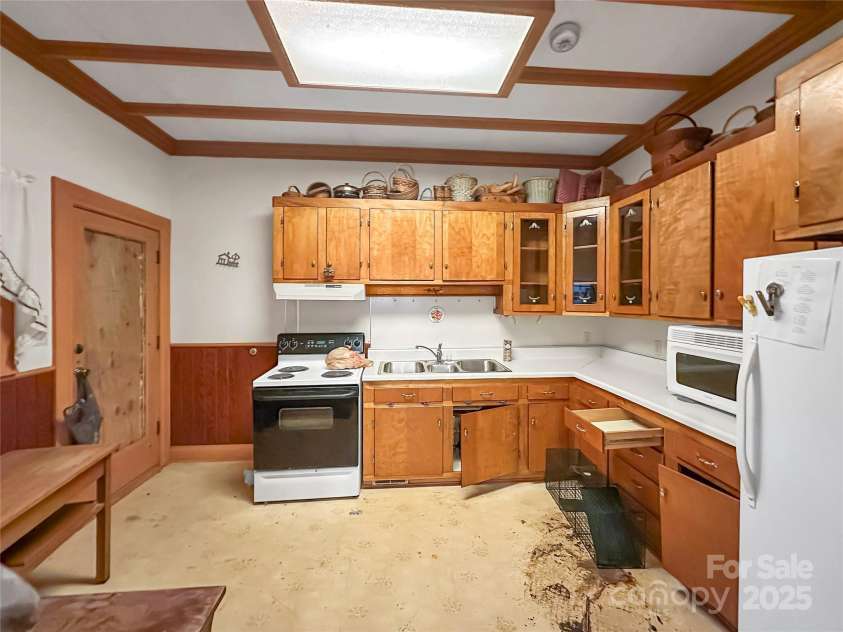 204 Gaston Street, Kings Mountain, NC 28086.  MLS# CAR4259958, YatesRealty ID 16283. 