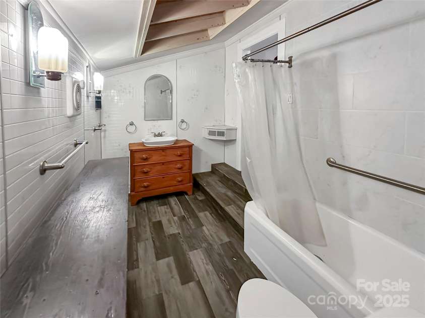 204 Gaston Street, Kings Mountain, NC 28086.  MLS# CAR4259958, YatesRealty ID 16283. 