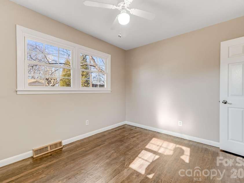 64 Pleasant Ridge Drive, Asheville, NC 28805.  MLS# CAR4344868, YatesRealty ID 16283. 