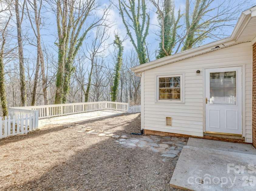 64 Pleasant Ridge Drive, Asheville, NC 28805.  MLS# CAR4344868, YatesRealty ID 16283. 