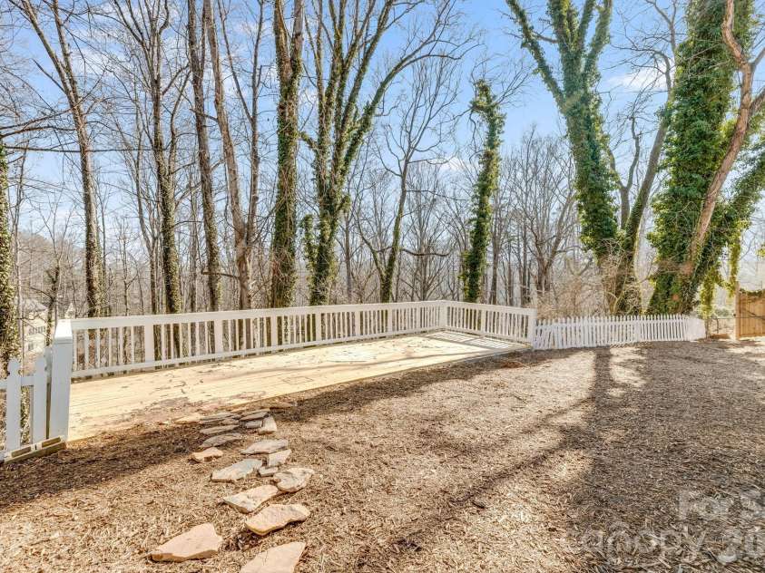 64 Pleasant Ridge Drive, Asheville, NC 28805.  MLS# CAR4344868, YatesRealty ID 16283. 