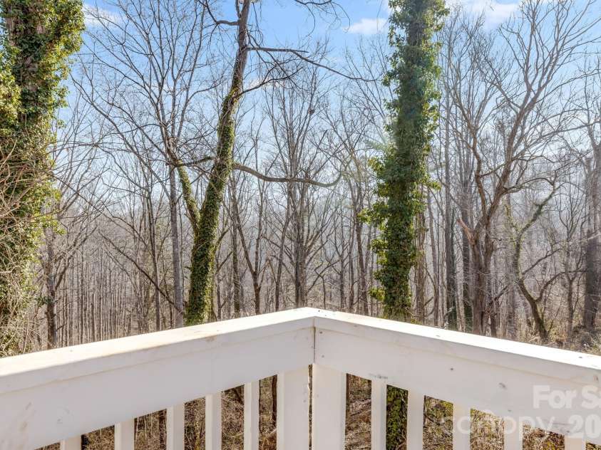 64 Pleasant Ridge Drive, Asheville, NC 28805.  MLS# CAR4344868, YatesRealty ID 16283. 