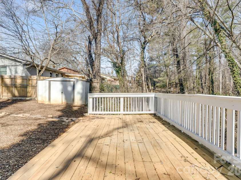 64 Pleasant Ridge Drive, Asheville, NC 28805.  MLS# CAR4344868, YatesRealty ID 16283. 