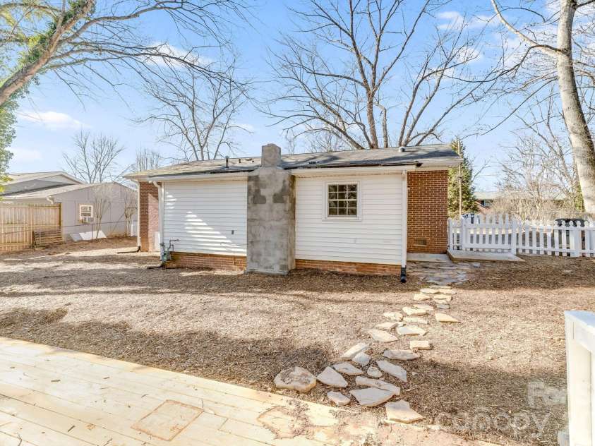 64 Pleasant Ridge Drive, Asheville, NC 28805.  MLS# CAR4344868, YatesRealty ID 16283. 
