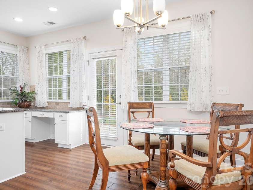 12728 Meetinghouse Drive, Cornelius, NC 28031.  MLS# CAR4361291, YatesRealty ID 16284. Breakfast nook with a writing desk