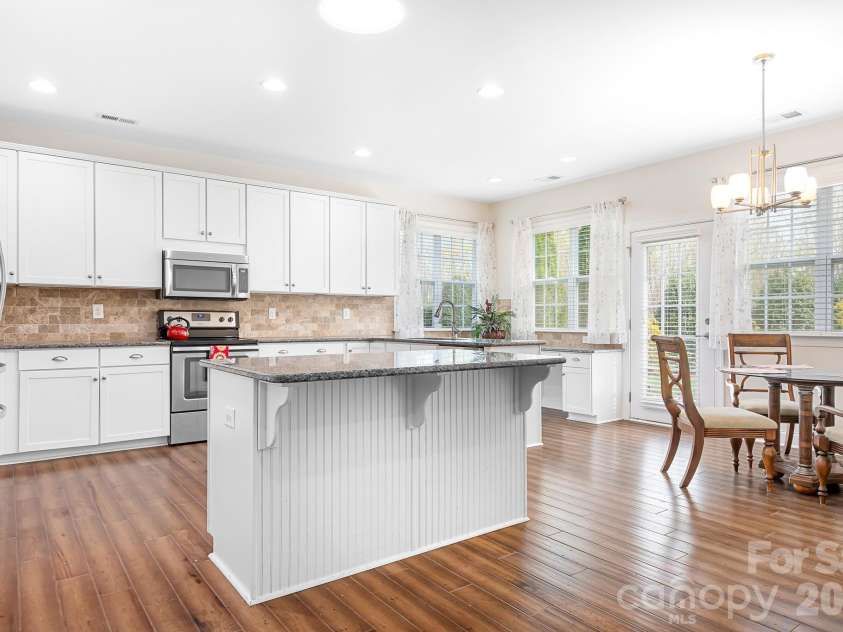 12728 Meetinghouse Drive, Cornelius, NC 28031.  MLS# CAR4361291, YatesRealty ID 16284. Entertaining kitchen