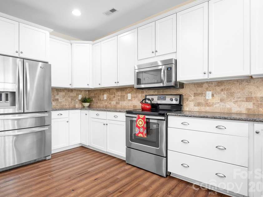 12728 Meetinghouse Drive, Cornelius, NC 28031.  MLS# CAR4361291, YatesRealty ID 16284. Kitchen