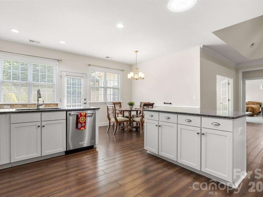 12728 Meetinghouse Drive, Cornelius, NC 28031.  MLS# CAR4408825, YatesRealty ID 16284. Bright spacious kitchen open to great room