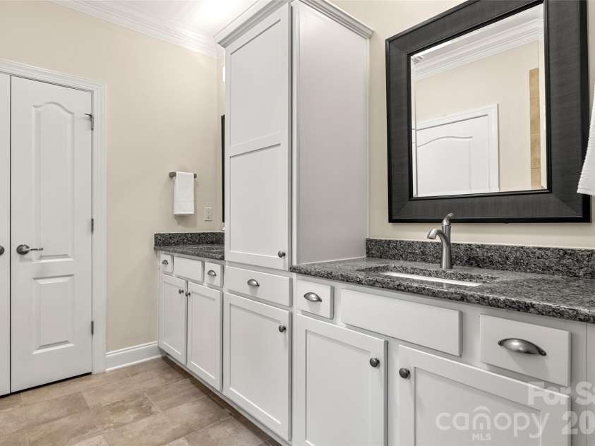 12728 Meetinghouse Drive, Cornelius, NC 28031.  MLS# CAR4408825, YatesRealty ID 16284. Dual vanities