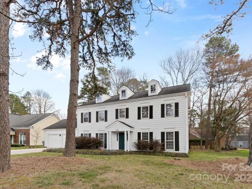 7201 Brassy Creek Lane, Charlotte, NC 28269.  MLS# CAR4225895, YatesRealty ID 16284. 