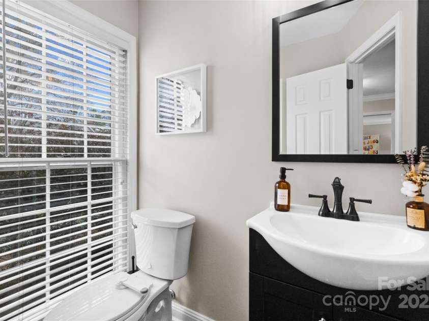 7201 Brassy Creek Lane, Charlotte, NC 28269.  MLS# CAR4225895, YatesRealty ID 16284. 