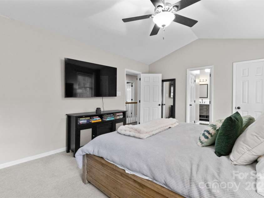 7201 Brassy Creek Lane, Charlotte, NC 28269.  MLS# CAR4225895, YatesRealty ID 16284. 