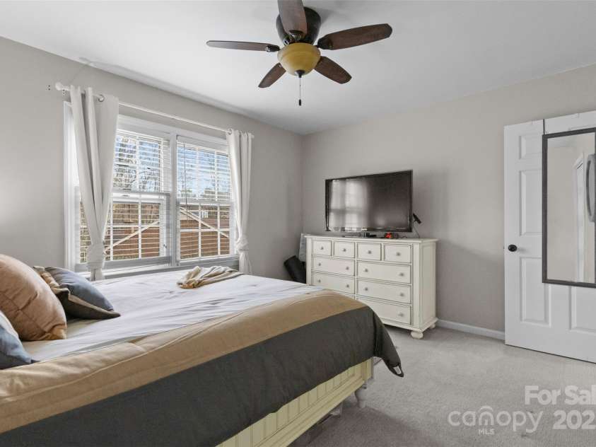 7201 Brassy Creek Lane, Charlotte, NC 28269.  MLS# CAR4225895, YatesRealty ID 16284. 