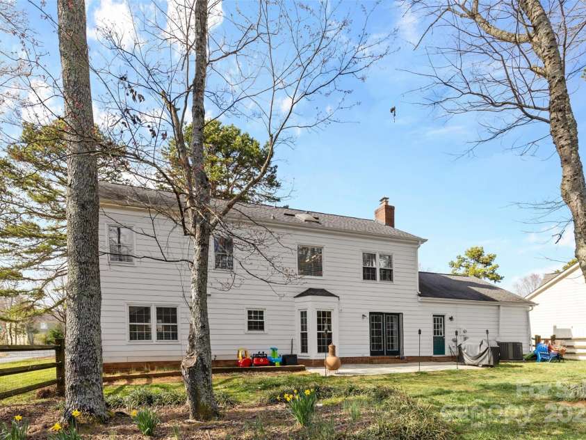 7201 Brassy Creek Lane, Charlotte, NC 28269.  MLS# CAR4225895, YatesRealty ID 16284. 