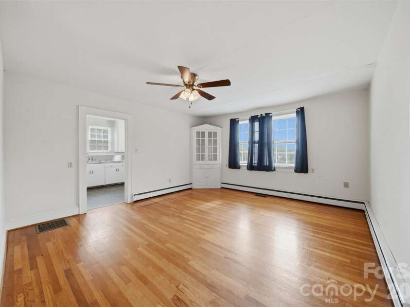 2711 8th Avenue, Hickory, NC 28602.  MLS# CAR4375236, YatesRealty ID 16285. 