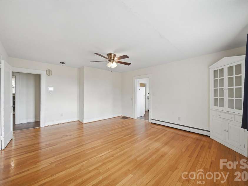2711 8th Avenue, Hickory, NC 28602.  MLS# CAR4375236, YatesRealty ID 16285. 