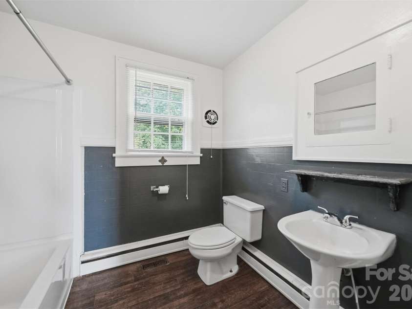 2711 8th Avenue, Hickory, NC 28602.  MLS# CAR4375236, YatesRealty ID 16285. 