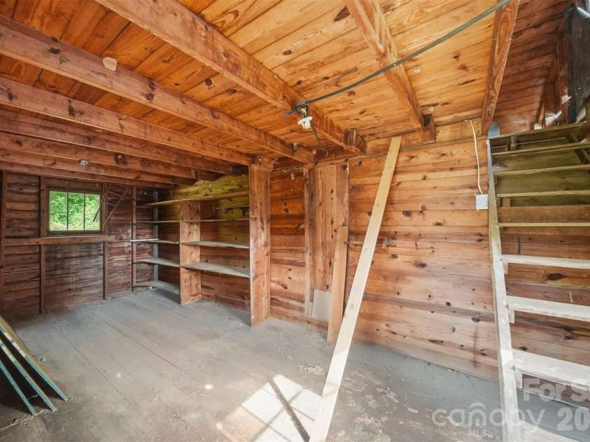 2711 8th Avenue, Hickory, NC 28602.  MLS# CAR4375236, YatesRealty ID 16285. 