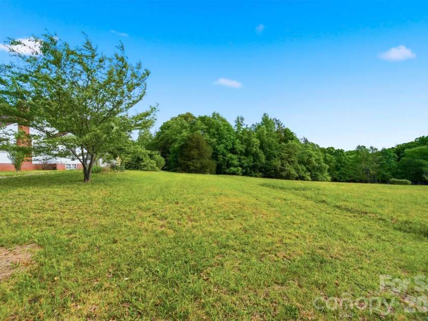 2711 8th Avenue, Hickory, NC 28602.  MLS# CAR4375236, YatesRealty ID 16285. 
