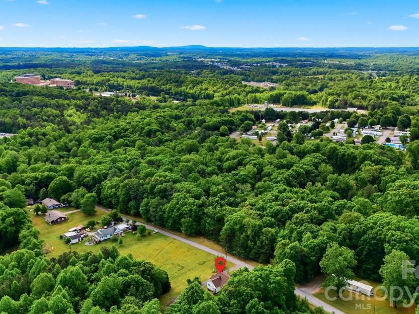2711 8th Avenue, Hickory, NC 28602.  MLS# CAR4375236, YatesRealty ID 16285. 