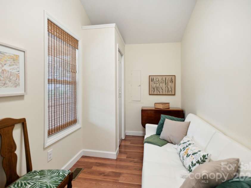 660 Pace Road, Hendersonville, NC 28792.  MLS# CAR4254895, YatesRealty ID 16285. 