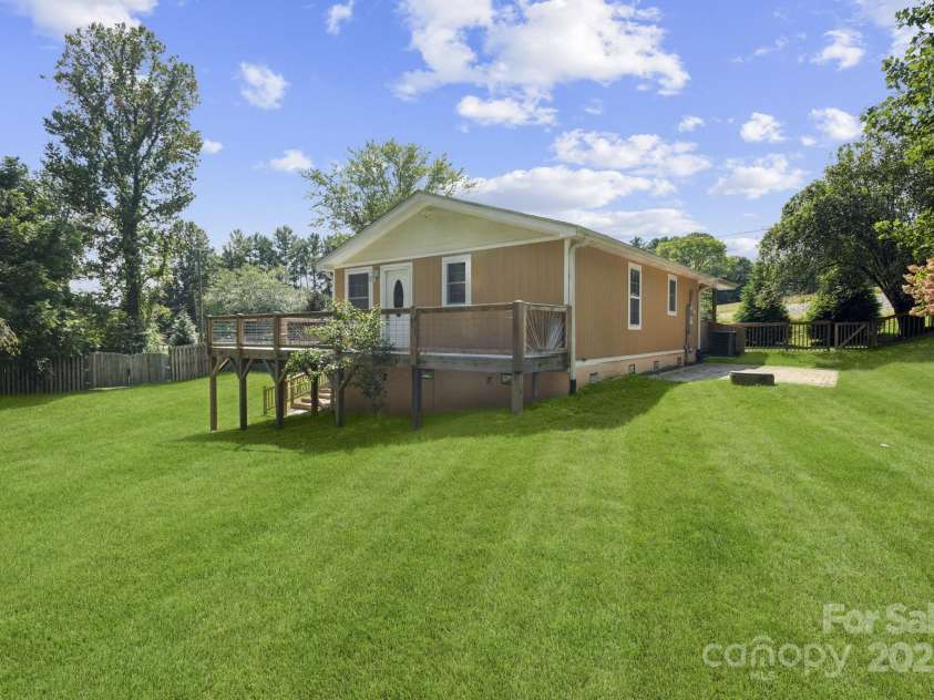 660 Pace Road, Hendersonville, NC 28792.  MLS# CAR4254895, YatesRealty ID 16285. 