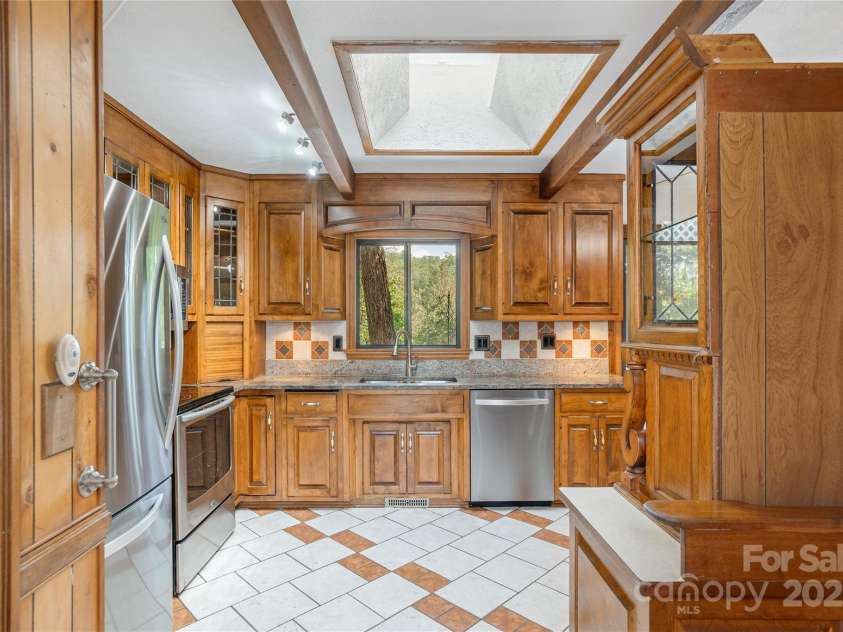 1010 Indian Hill Road, Hendersonville, NC 28791.  MLS# CAR4187228, YatesRealty ID 16286. 