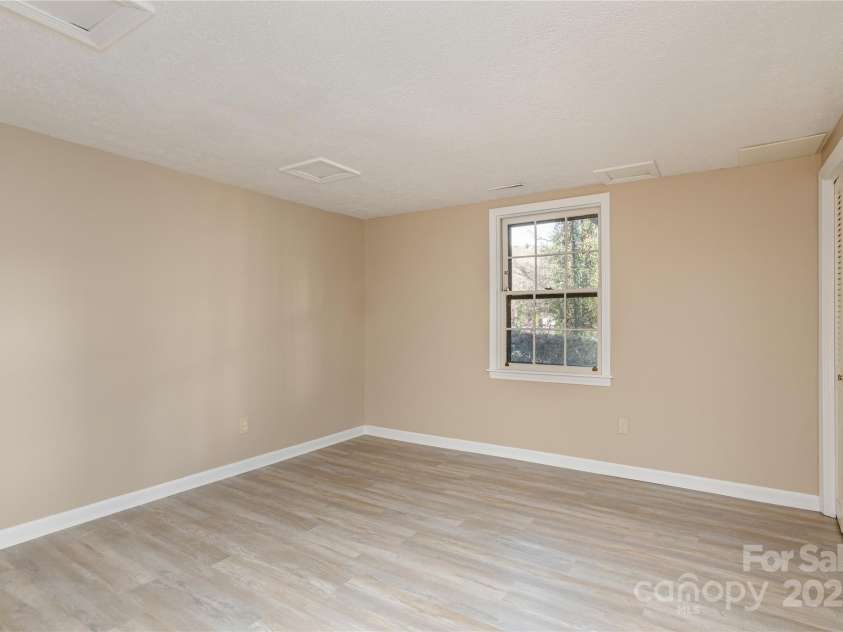1010 Indian Hill Road, Hendersonville, NC 28791.  MLS# CAR4187228, YatesRealty ID 16286. Lower level bedroom