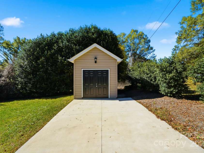 213 Carrie Drive, Oakboro, NC 28129.  MLS# CAR4307483, YatesRealty ID 16286. 