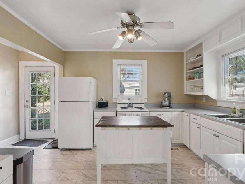 552 Hyde Park Drive, Concord, NC 28025.  MLS# CAR4322941, YatesRealty ID 16288. 