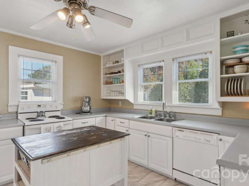 552 Hyde Park Drive, Concord, NC 28025.  MLS# CAR4322941, YatesRealty ID 16288. 