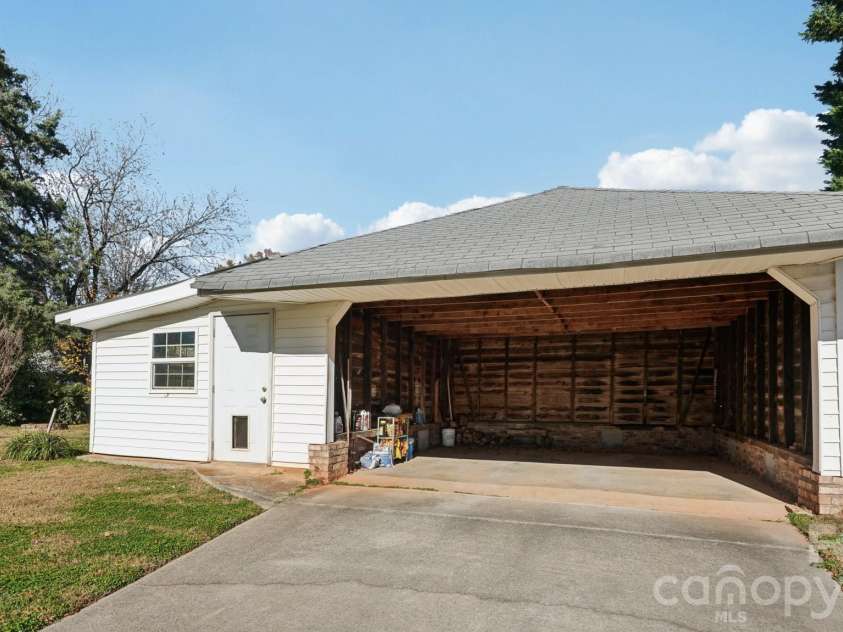 552 Hyde Park Drive, Concord, NC 28025.  MLS# CAR4322941, YatesRealty ID 16288. 