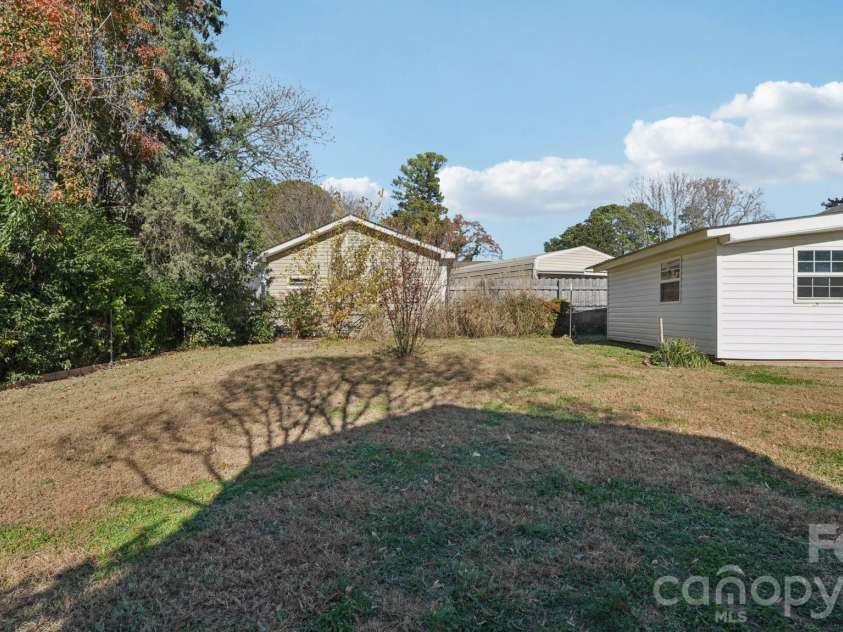552 Hyde Park Drive, Concord, NC 28025.  MLS# CAR4322941, YatesRealty ID 16288. 