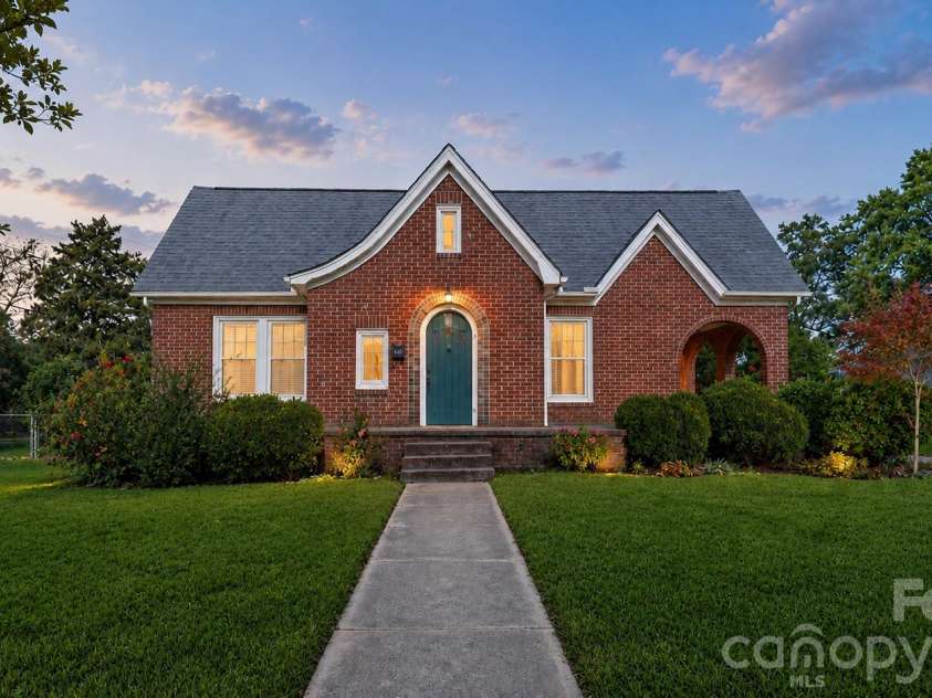552 Hyde Park Drive, Concord, NC 28025.  MLS# CAR4322941, YatesRealty ID 16288. 