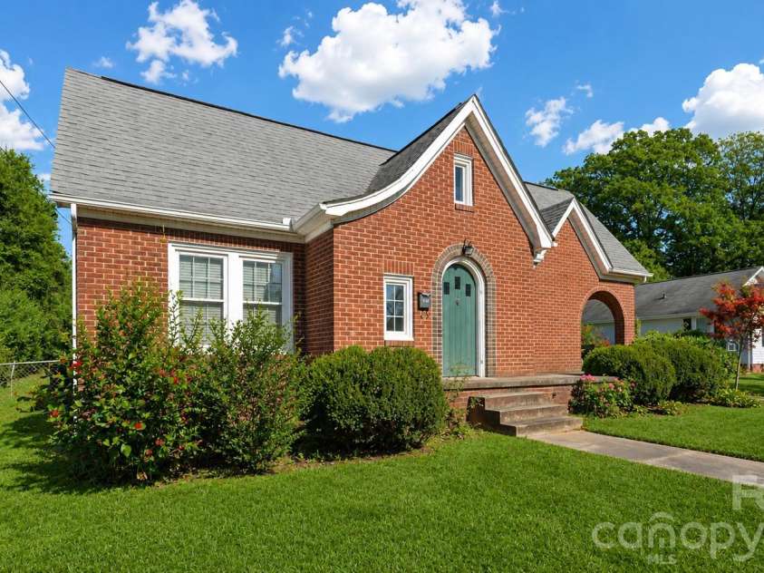 552 Hyde Park Drive, Concord, NC 28025.  MLS# CAR4322941, YatesRealty ID 16288. 