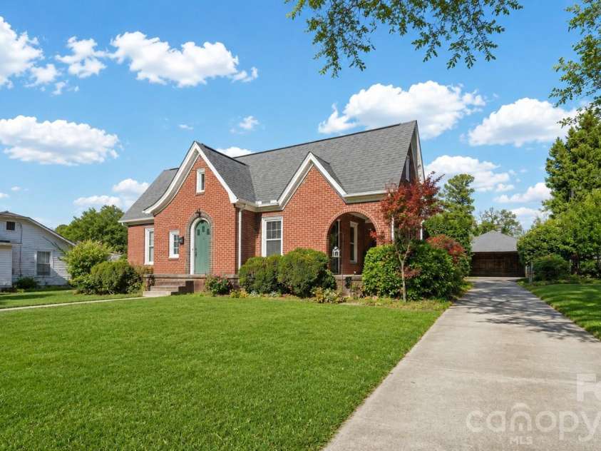 552 Hyde Park Drive, Concord, NC 28025.  MLS# CAR4322941, YatesRealty ID 16288. 