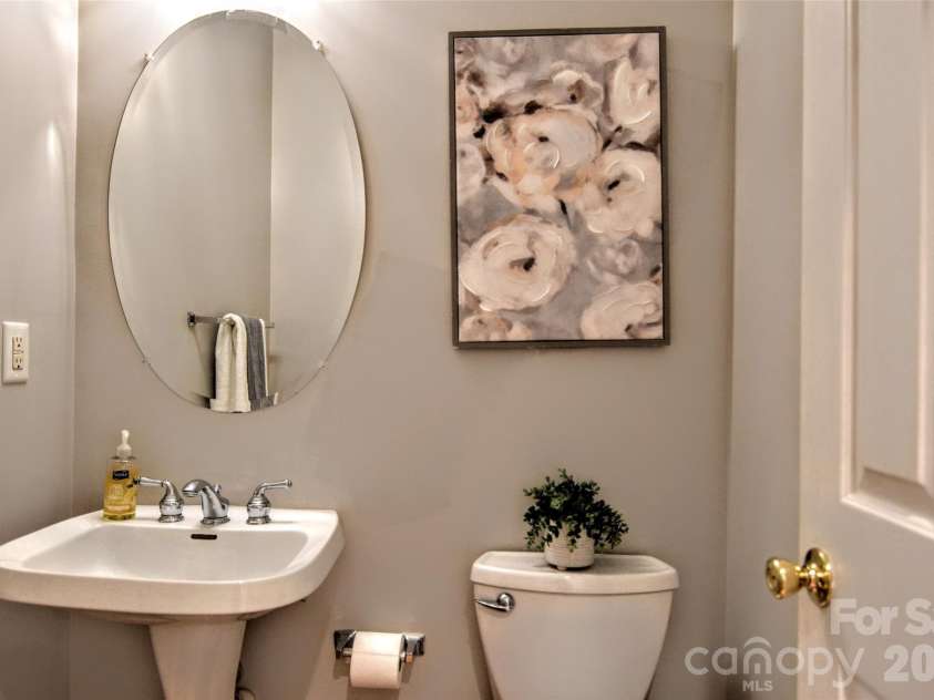 2035 Hollyhedge Lane, Indian Trail, NC 28079.  MLS# CAR4374554, YatesRealty ID 16289. Guest Bath
