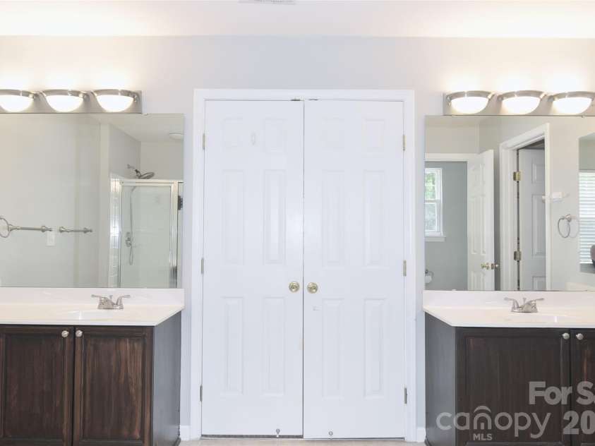 2035 Hollyhedge Lane, Indian Trail, NC 28079.  MLS# CAR4374554, YatesRealty ID 16289. Master bath has dual vanities and a knee space