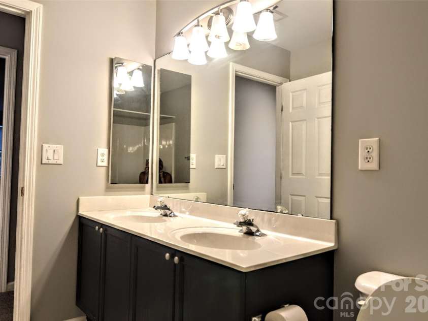 2035 Hollyhedge Lane, Indian Trail, NC 28079.  MLS# CAR4374554, YatesRealty ID 16289. Secondary Bath