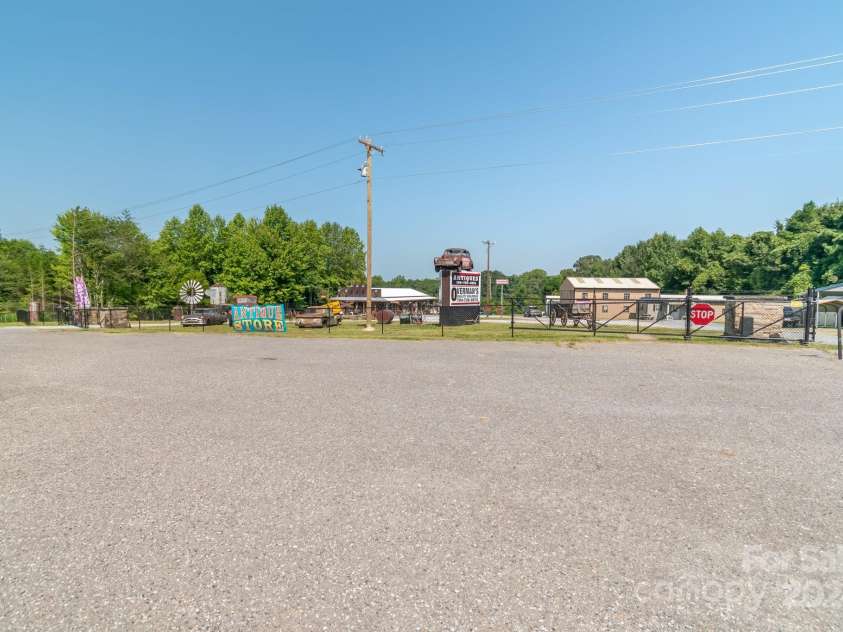 5067 Dixon Boulevard, Kings Mountain, NC 28086.  MLS# CAR4182616, YatesRealty ID 1629. 