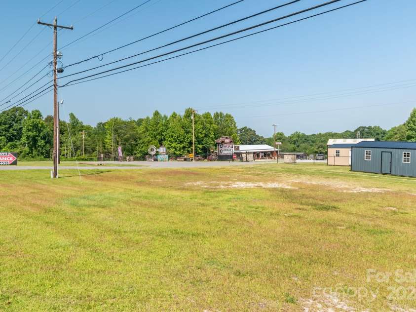 5067 Dixon Boulevard, Kings Mountain, NC 28086.  MLS# CAR4182616, YatesRealty ID 1629. Front of property
