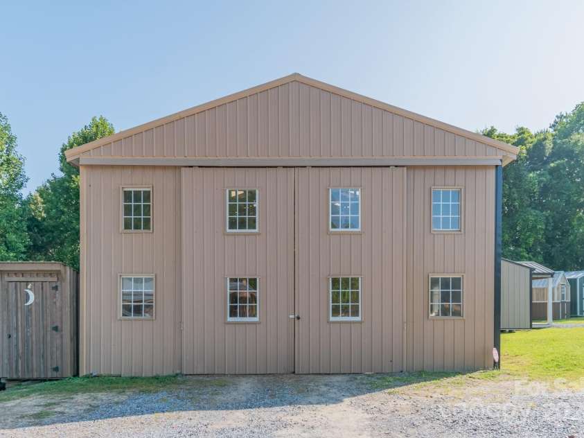 5067 Dixon Boulevard, Kings Mountain, NC 28086.  MLS# CAR4182616, YatesRealty ID 1629. Front of workshop
