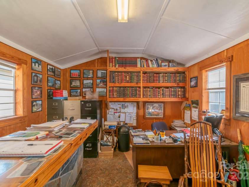 5067 Dixon Boulevard, Kings Mountain, NC 28086.  MLS# CAR4182616, YatesRealty ID 1629. Office interior