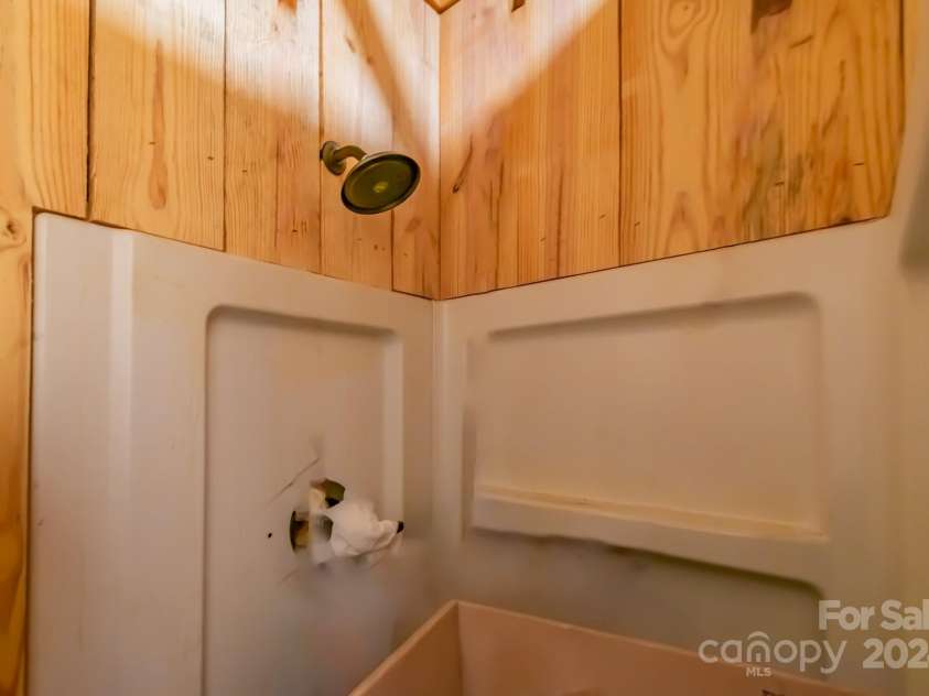 5067 Dixon Boulevard, Kings Mountain, NC 28086.  MLS# CAR4182616, YatesRealty ID 1629. Shower