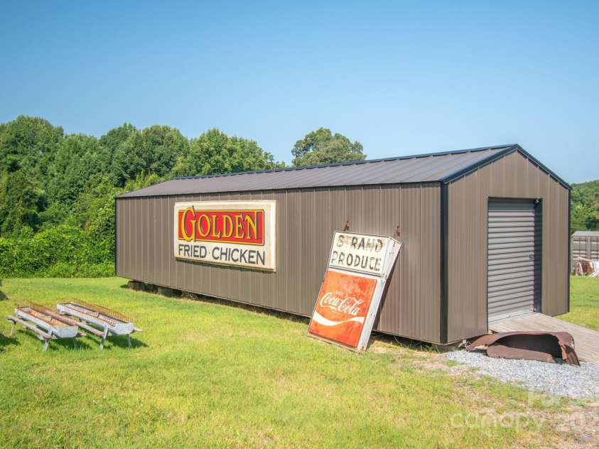 5067 Dixon Boulevard, Kings Mountain, NC 28086.  MLS# CAR4182616, YatesRealty ID 1629. Storage unit that conveys